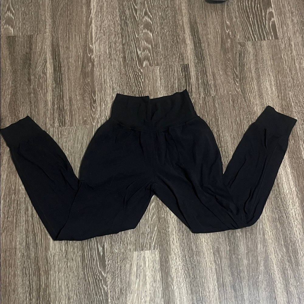 Athleta Black Salutation Jogger